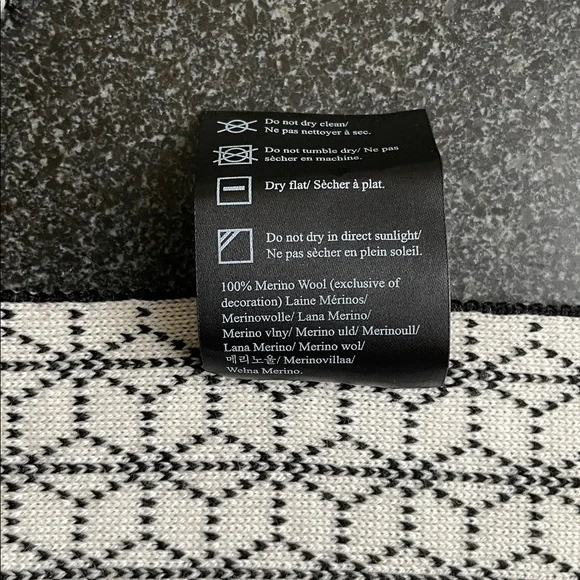 EUC Dale of Norway Black and White Pattern Scarf Diamond Geometric One Size (OS) - Picture 3 of 7